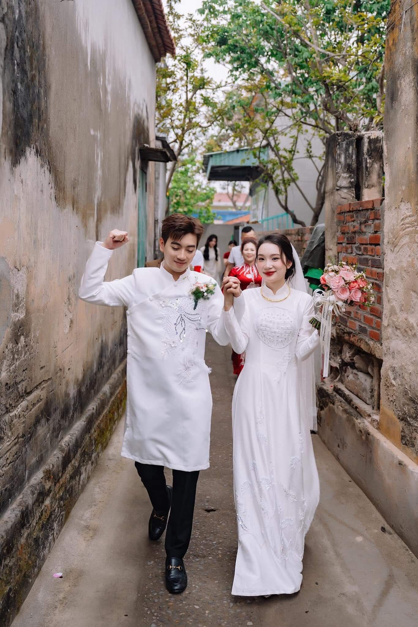 Áo dài trắng cô dâu truyền thống