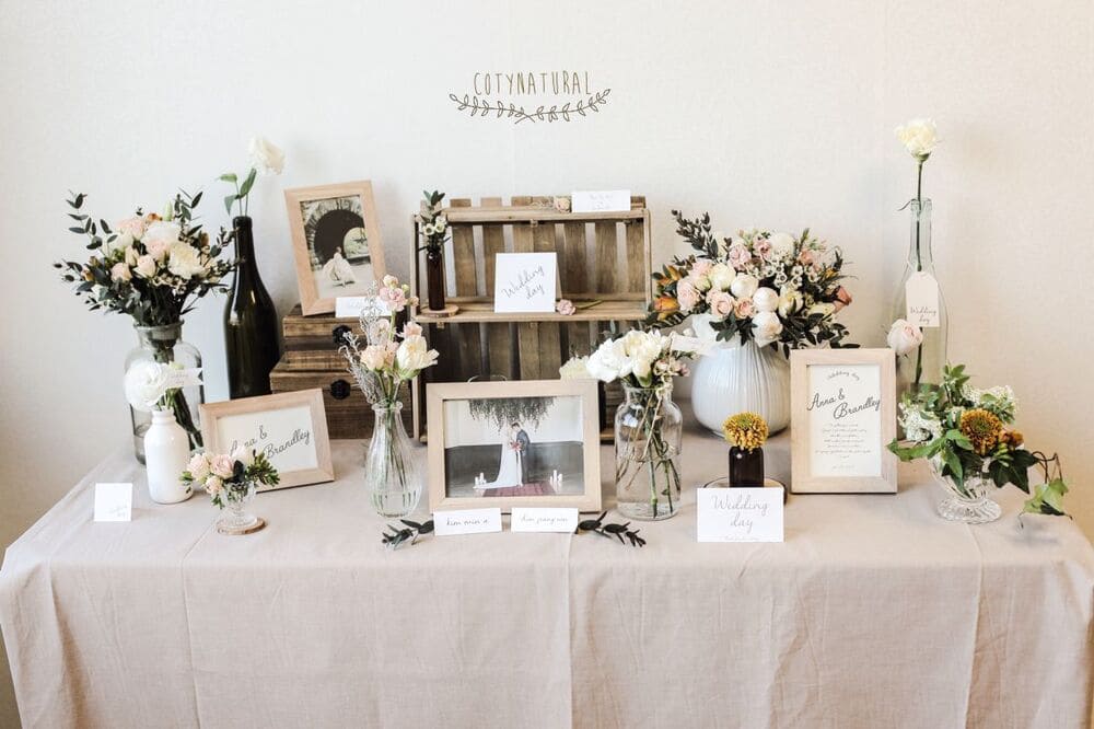 Các phong cách trang trí bàn gallery phổ biến - Tối giản