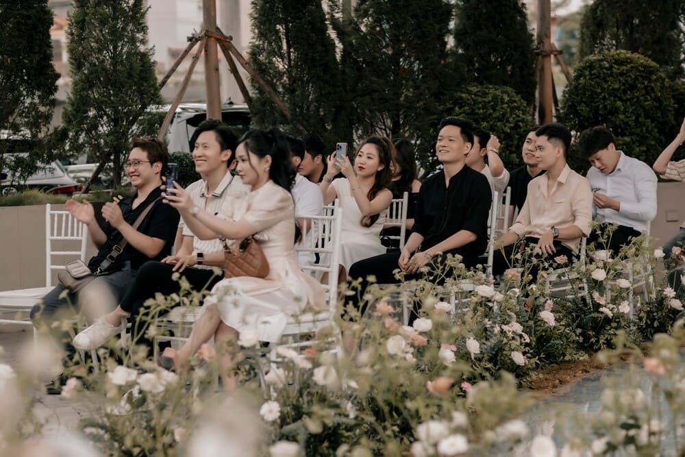 Các yếu tố ảnh hưởng đến chi phí tổ chức tiệc cưới ngoài trời