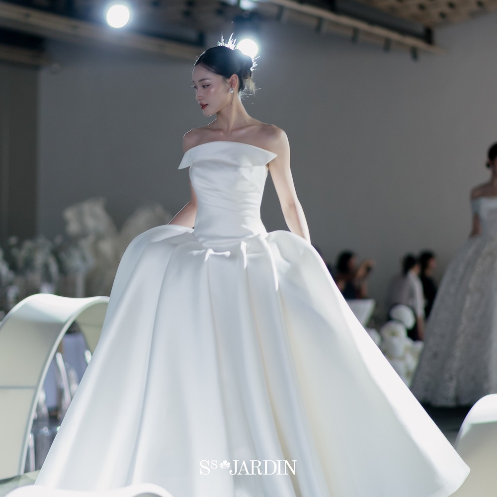 Tại sao nên chọn mẫu áo cưới đơn giản sang trọng?