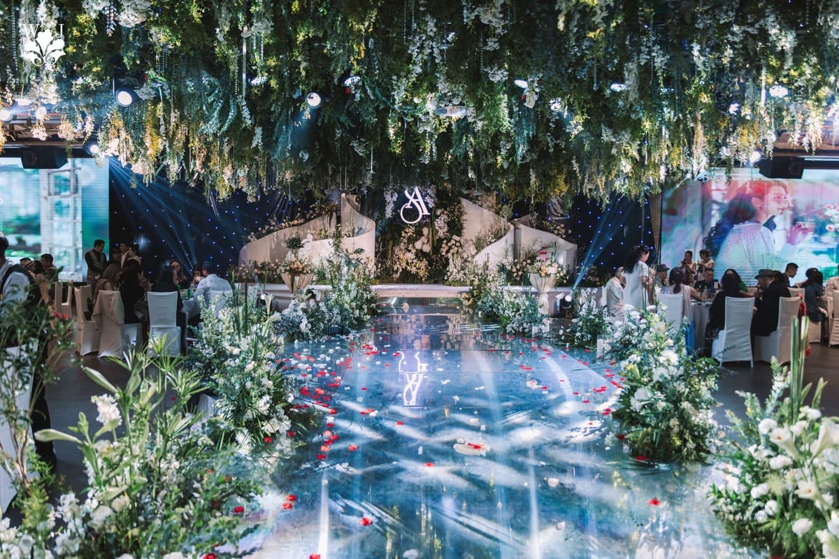 Các mẫu trang trí sân khấu đám cưới