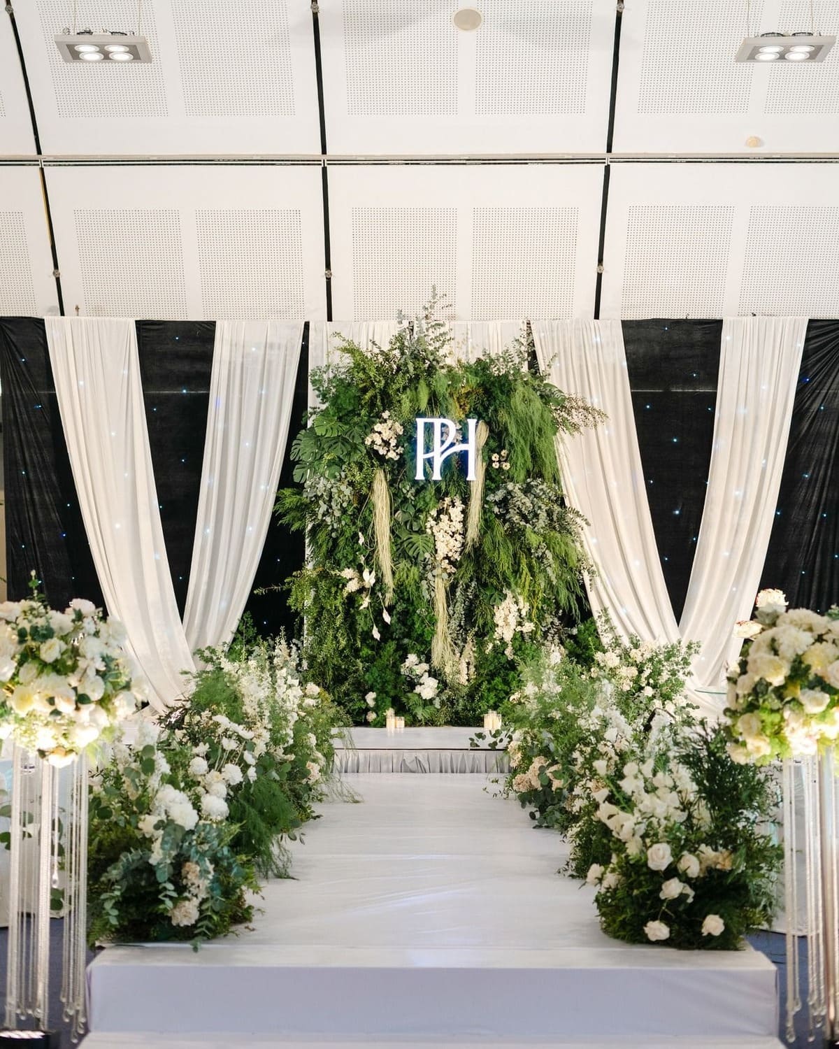 Sân khấu đám cưới tại nhà