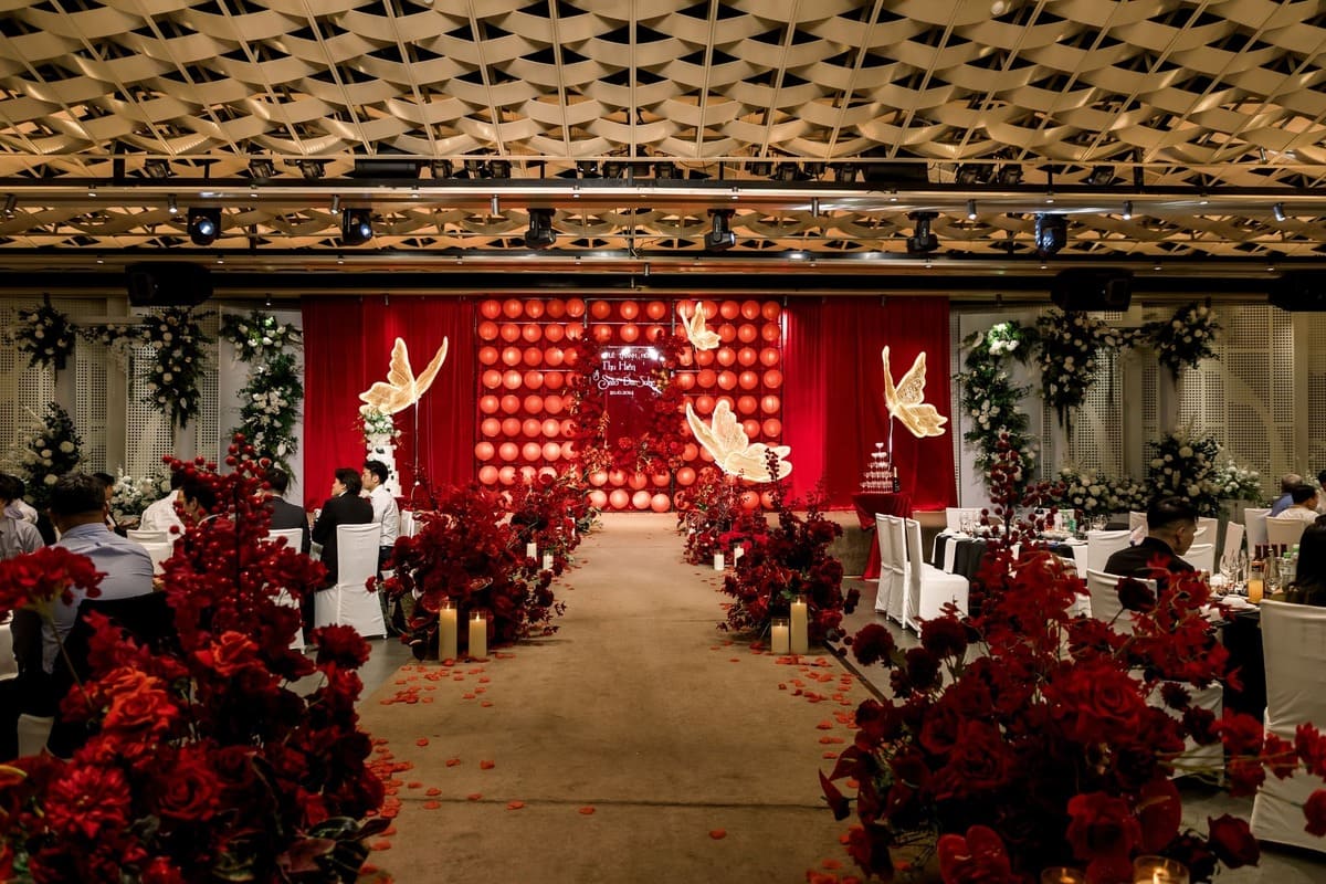 Thiết kế backdrop ấn tượng cho sân khấu đám cưới