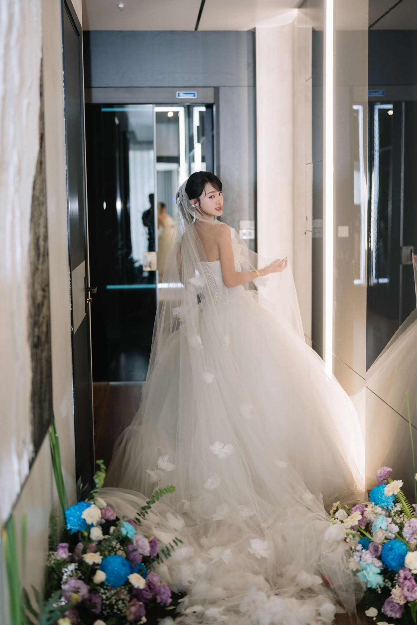 So sánh phóng sự cưới và ảnh cưới truyền thống