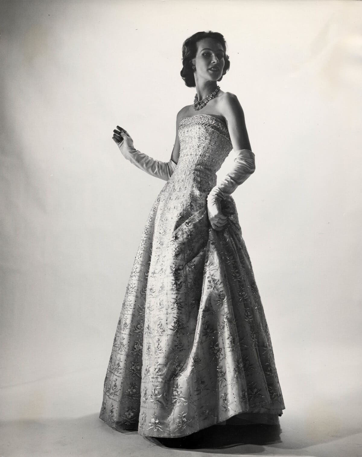 Lịch sử hình thành phong cách váy cưới A line