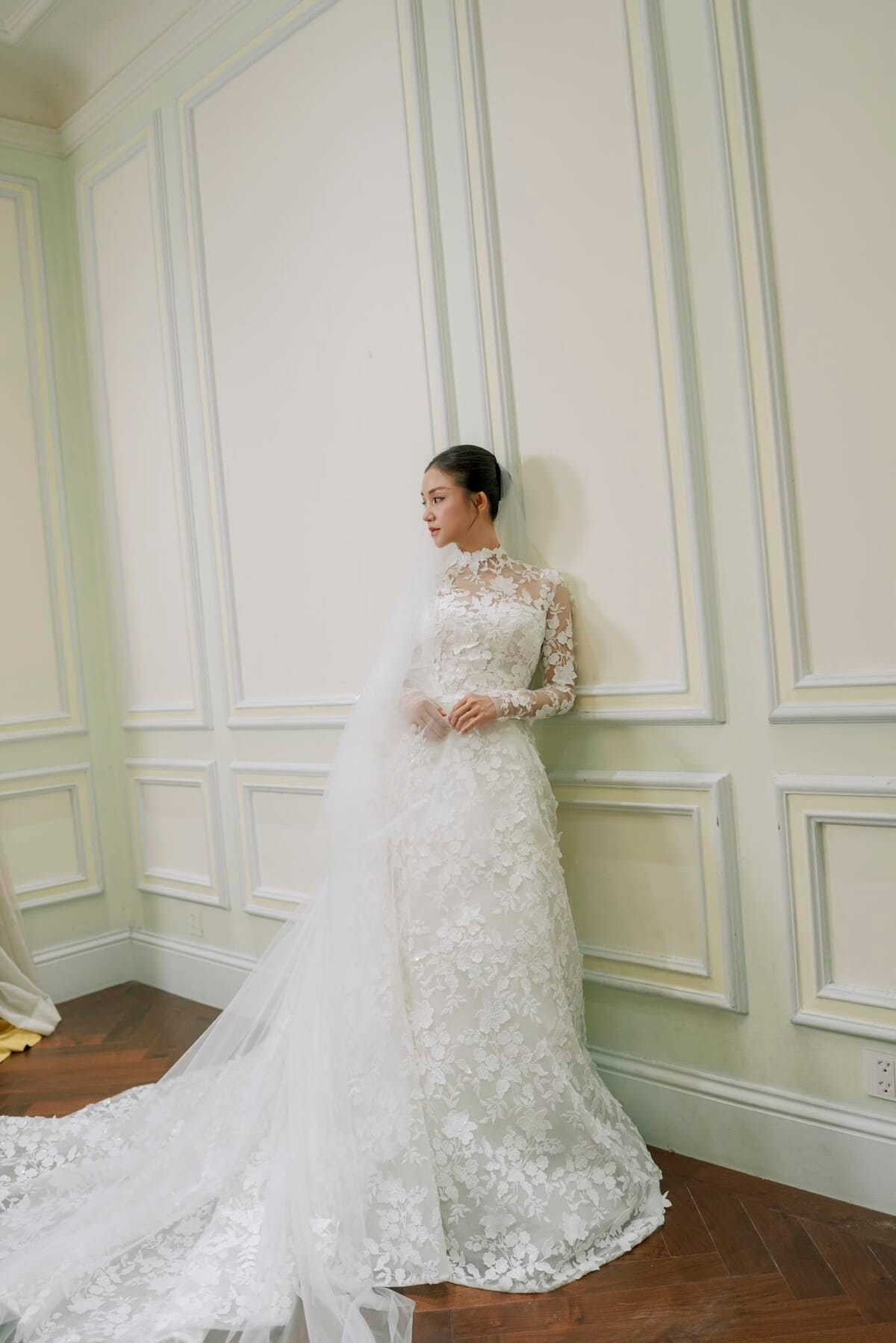 Váy cưới dáng chữ A tay dài