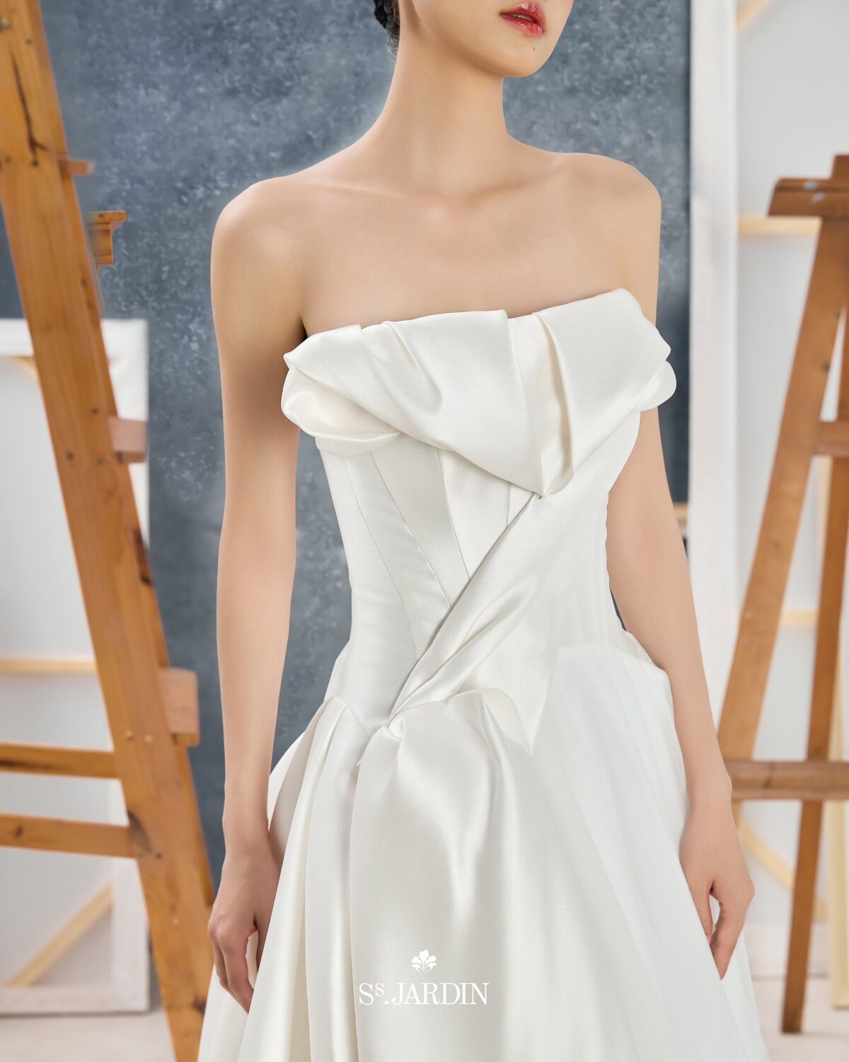 Sức hấp dẫn bất tận của váy cưới satin đơn giản