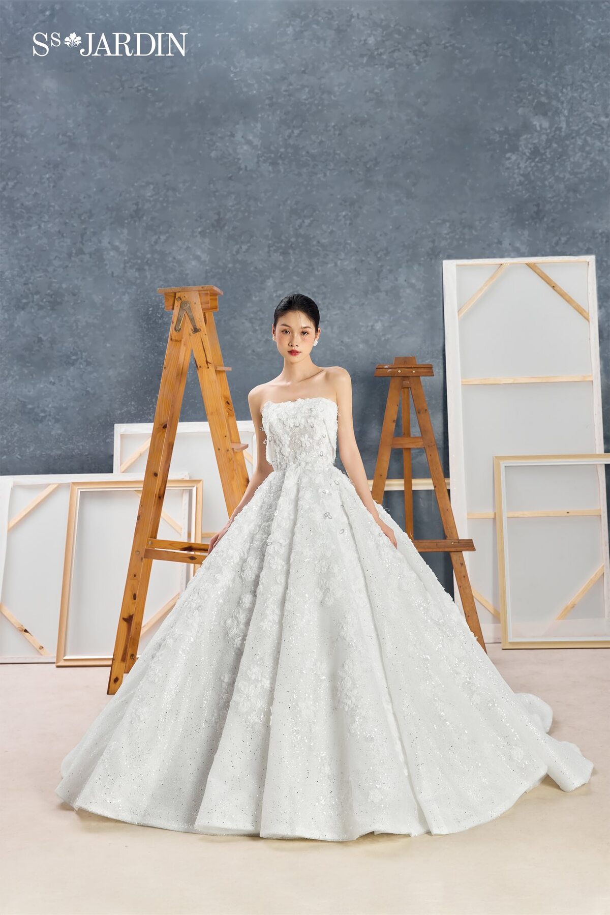 Những kiểu dáng váy cưới lý tưởng cho thai phụ 6 tháng