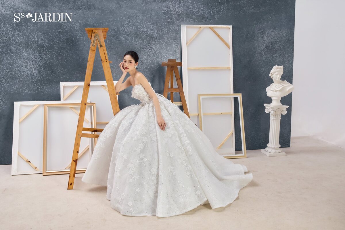 Giải đáp câu hỏi: Bầu 7 tháng mặc váy cưới được không?