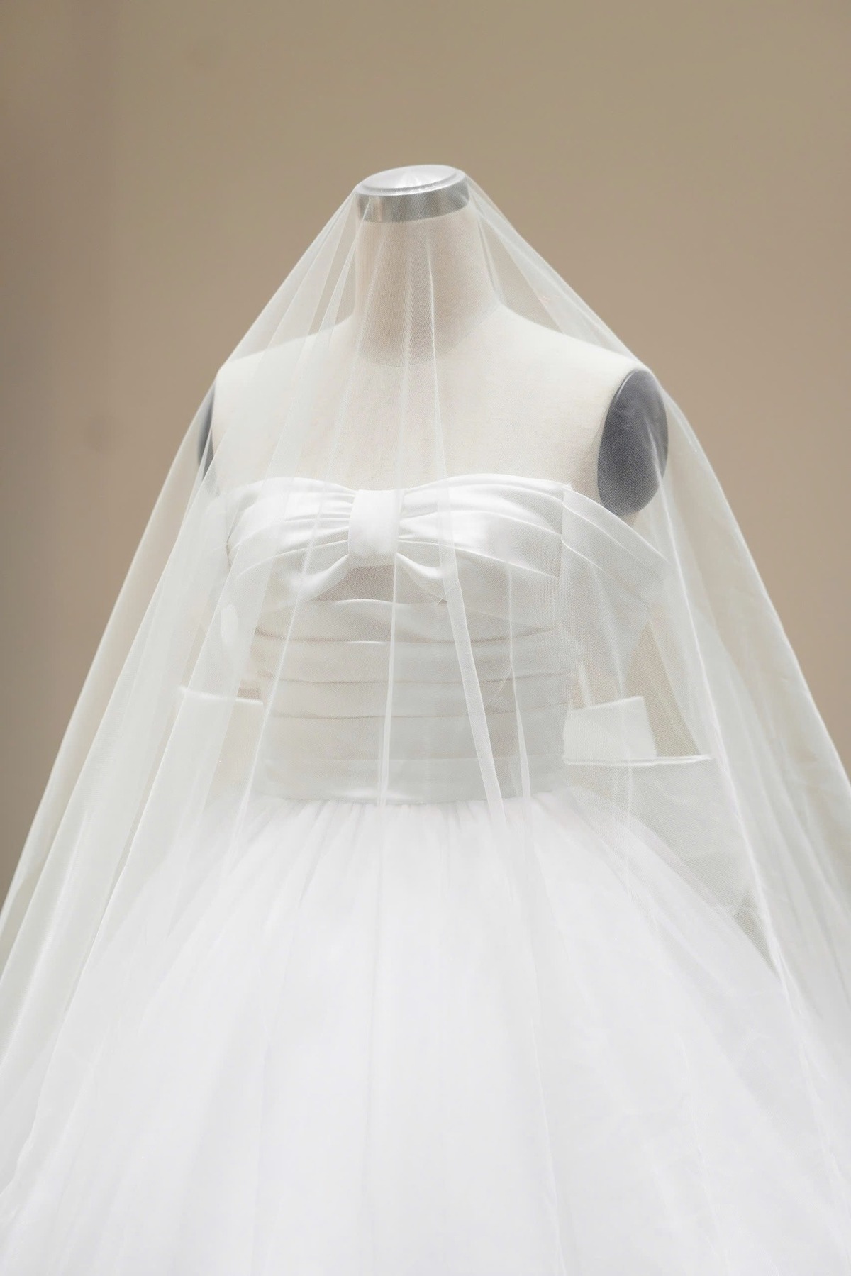 Những điểm cần lưu ý khi chọn váy cưới cho mẹ bầu 7 tháng