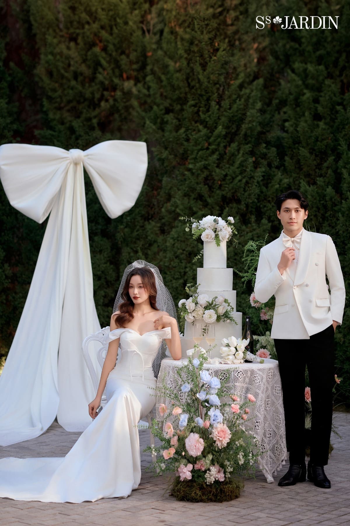 Chụp ảnh cưới concept bàn tiệc – Nét chấm phá sang trọng cho album cưới