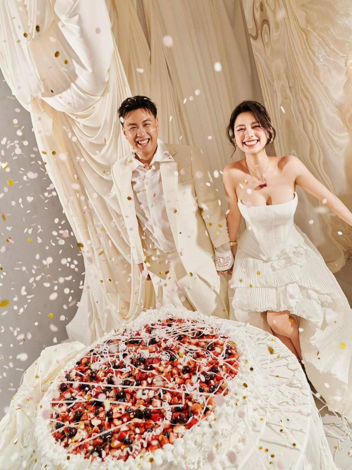 Vì sao nên chọn chụp ảnh cưới concept bàn tiệc?