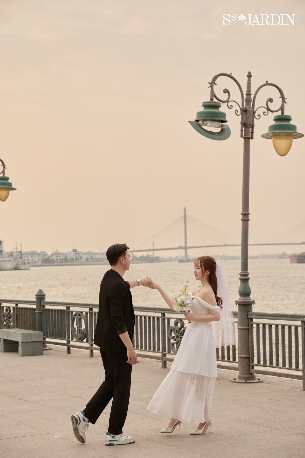Chụp ảnh cưới phong cách đường phố năng động