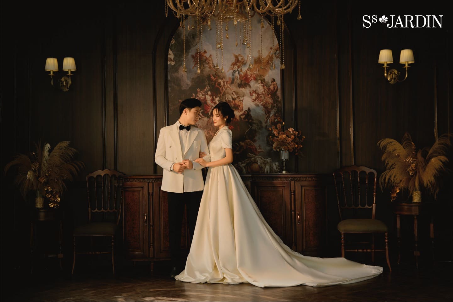 Những khu vườn được thiết kế theo phong cách cổ điển mang đến không khí lãng mạn và thơ mộng