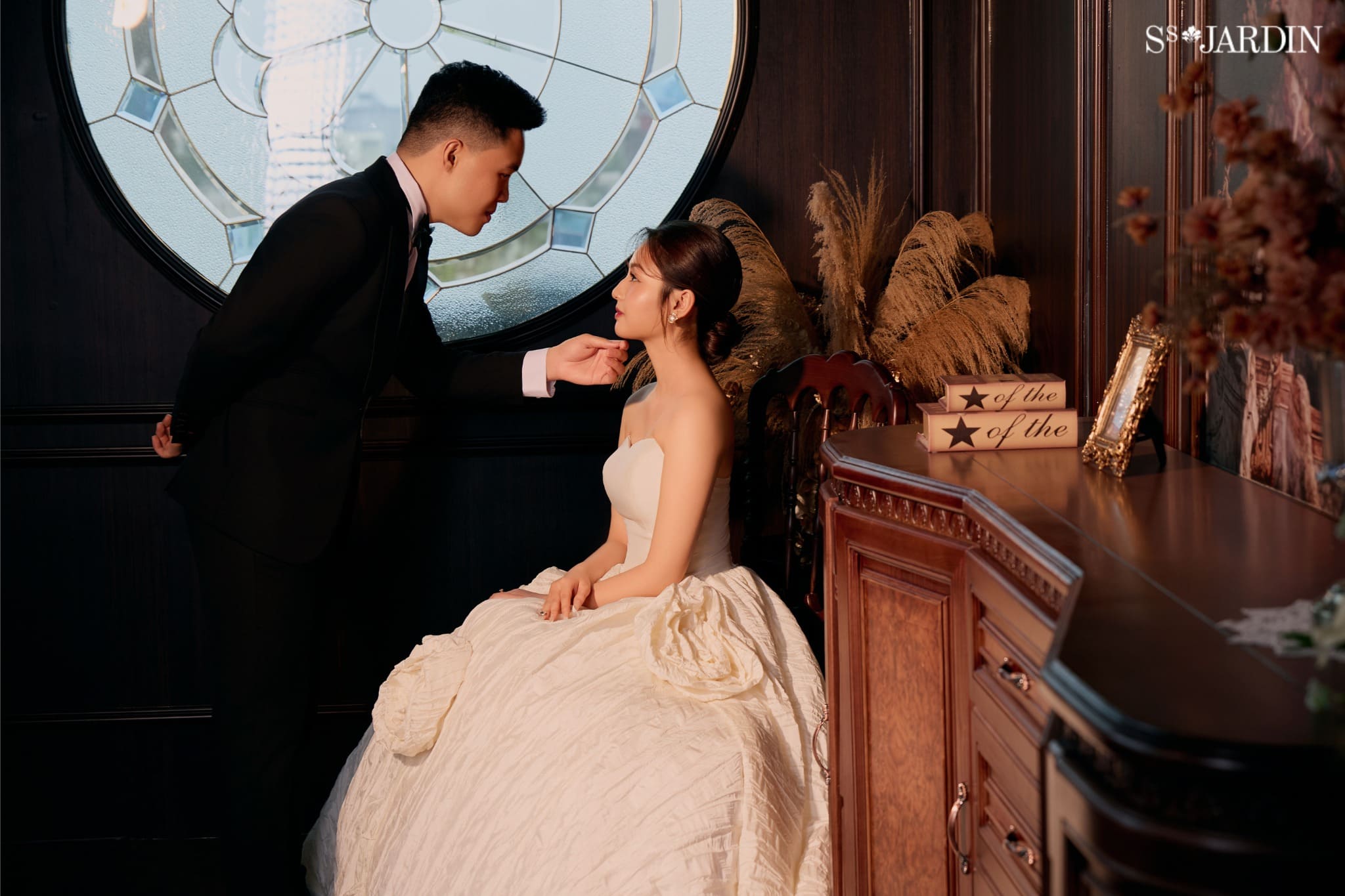 Đặc trưng của ảnh cưới phong cách chụp ảnh quý tộc