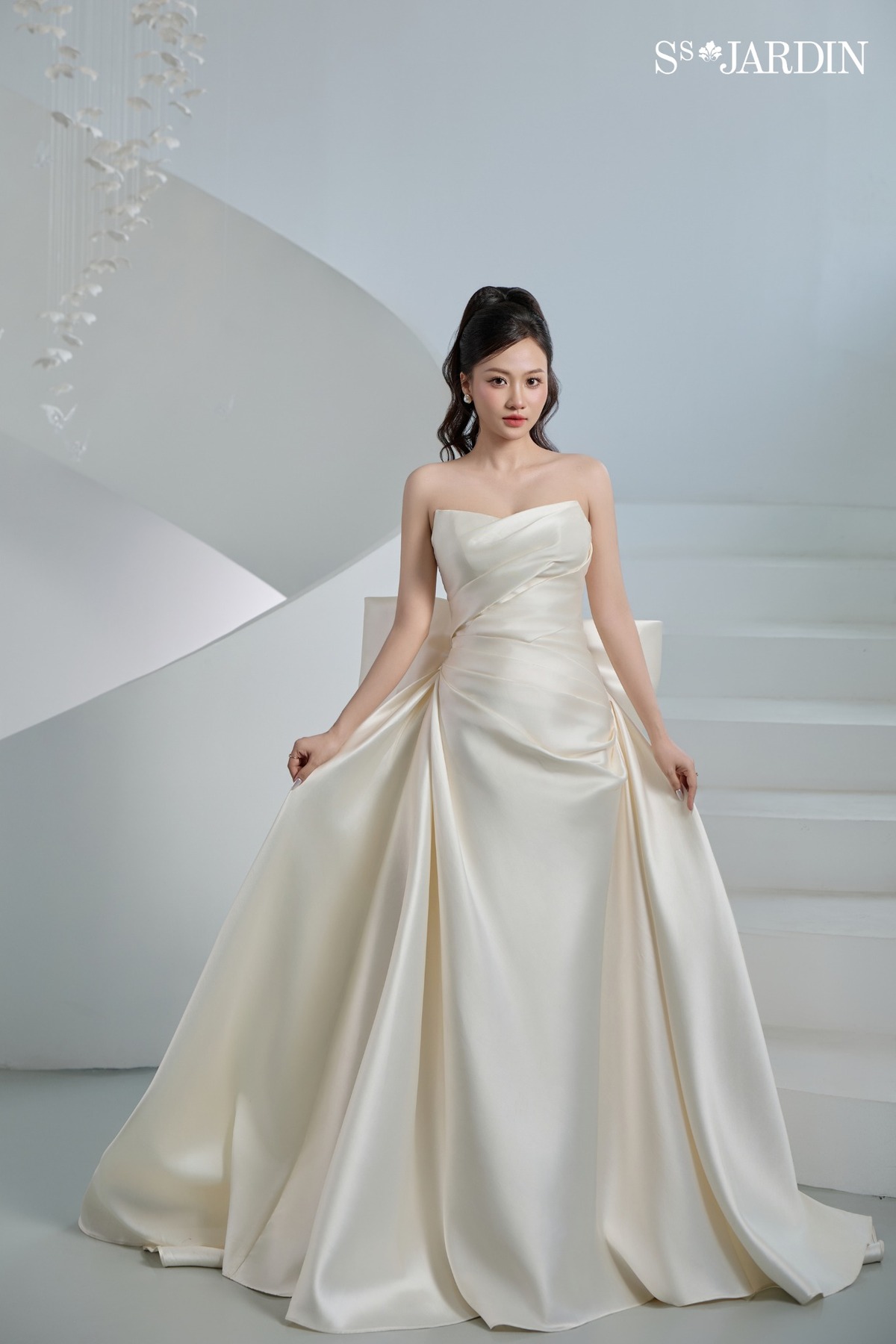 Bộ sưu tập váy cưới đơn giản kín đáo tại Showroom Ss.Jardin