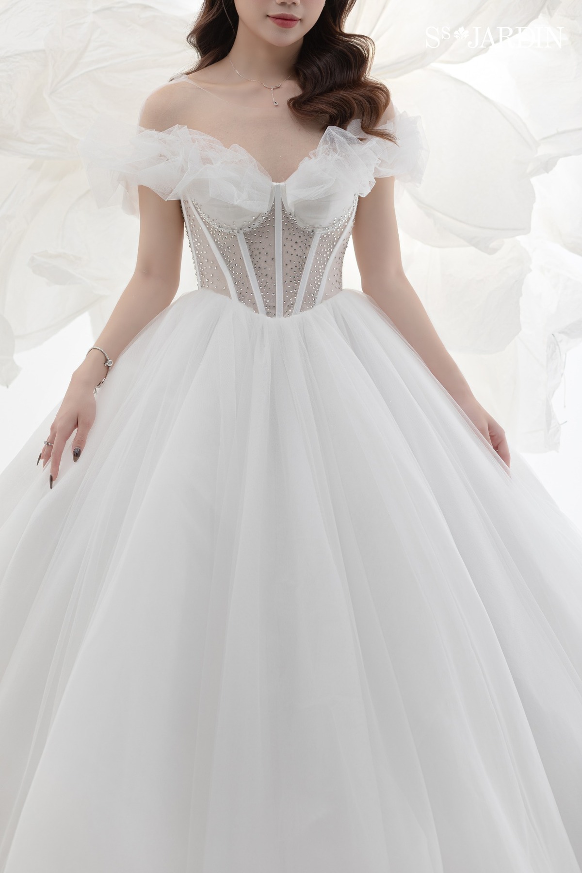 Váy cưới xòe corset