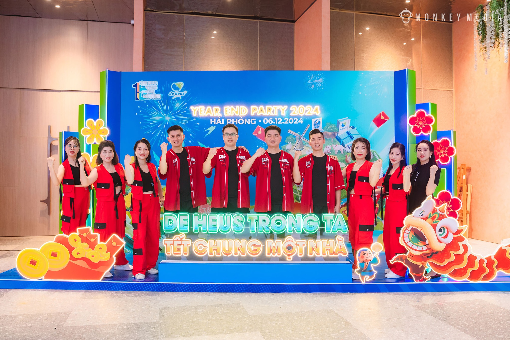 backdrop tiệc cuối năm