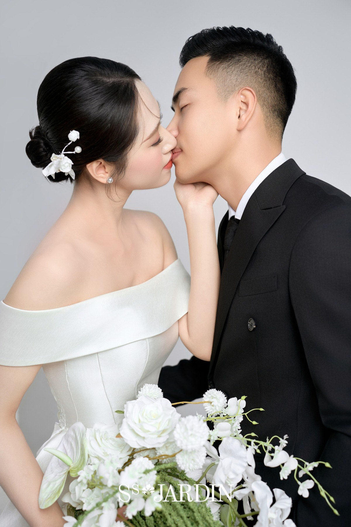 Các kiểu búi tóc cô dâu đẹp nhất hiện nay