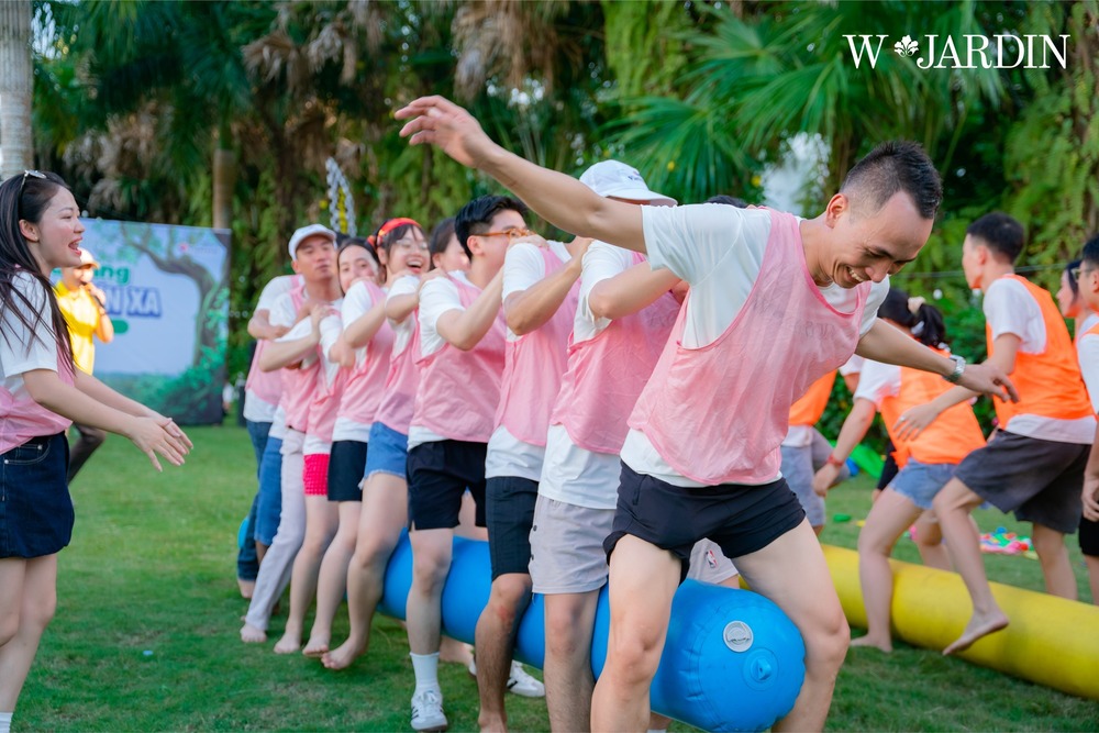 Trò chơi tập thể - Linh hồn của chương trình 20/10 vui nhộn