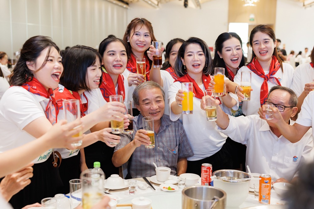 Tại sao nên tổ chức chương trình 20/10 vui nhộn?