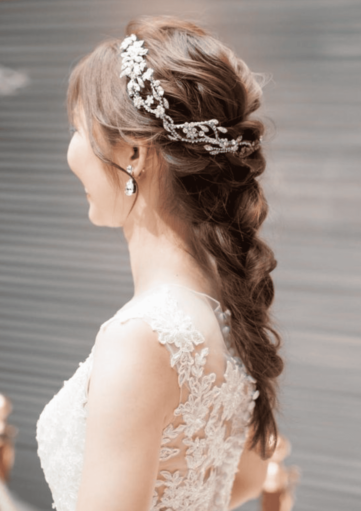 Kiểu tóc cô dâu đơn giản mà sang trọng - Tóc tết vương miện