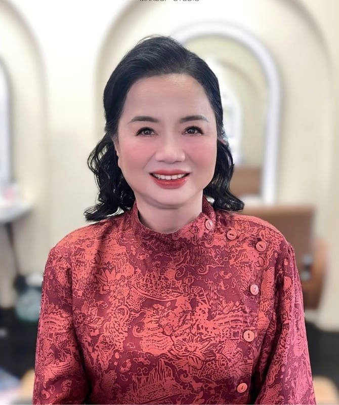 kiểu tóc cho mẹ chồng ngày cưới