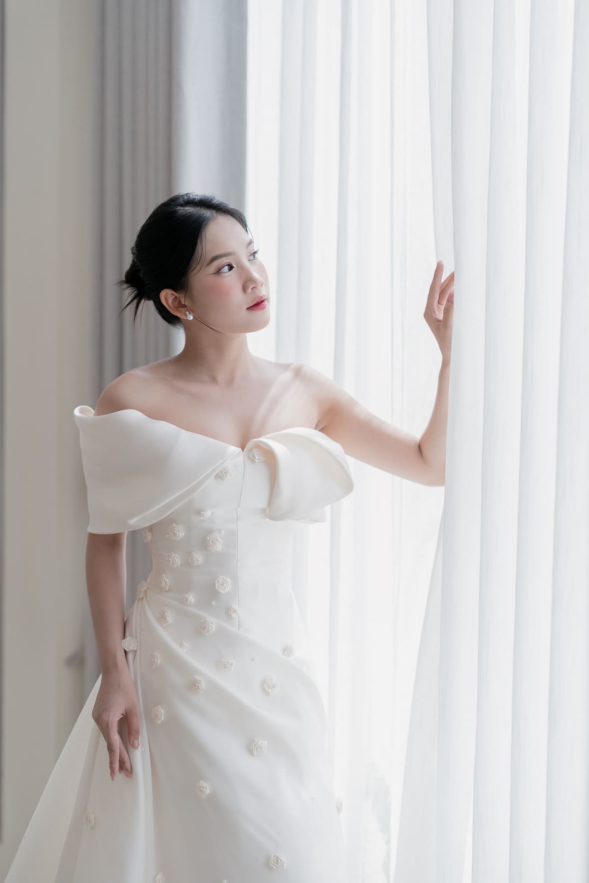 váy đi bàn cô dâu ngắn