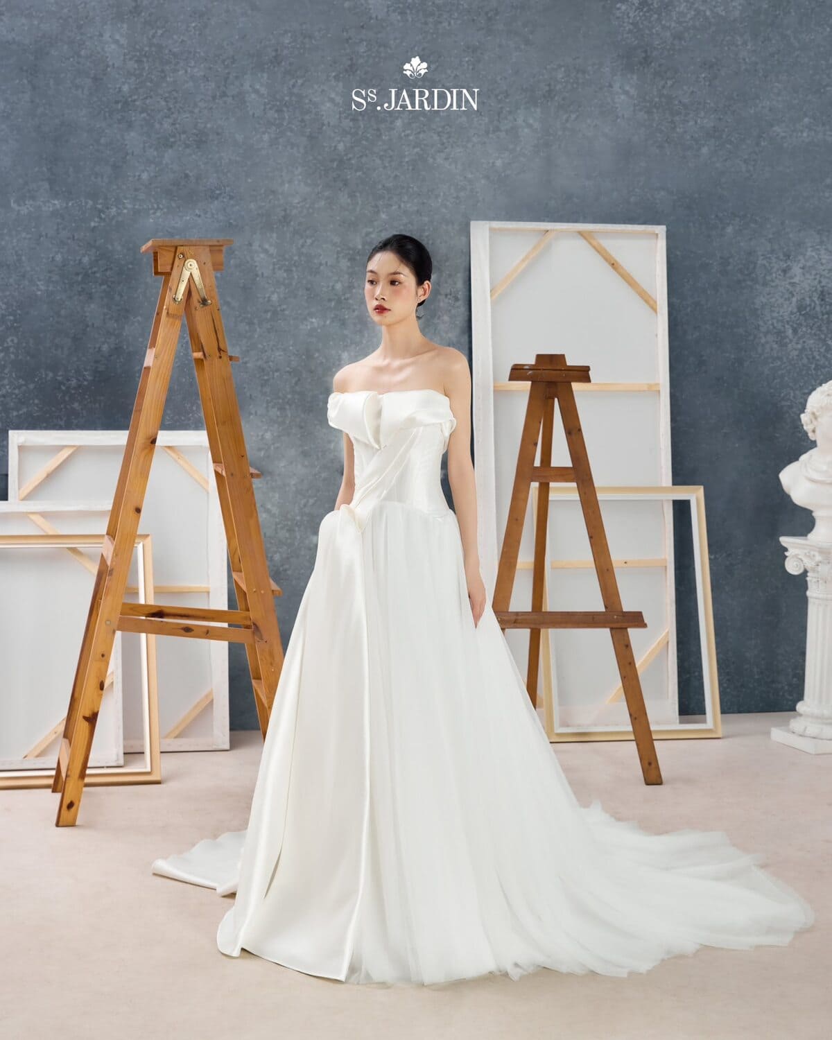 váy cưới cô dâu ngắn