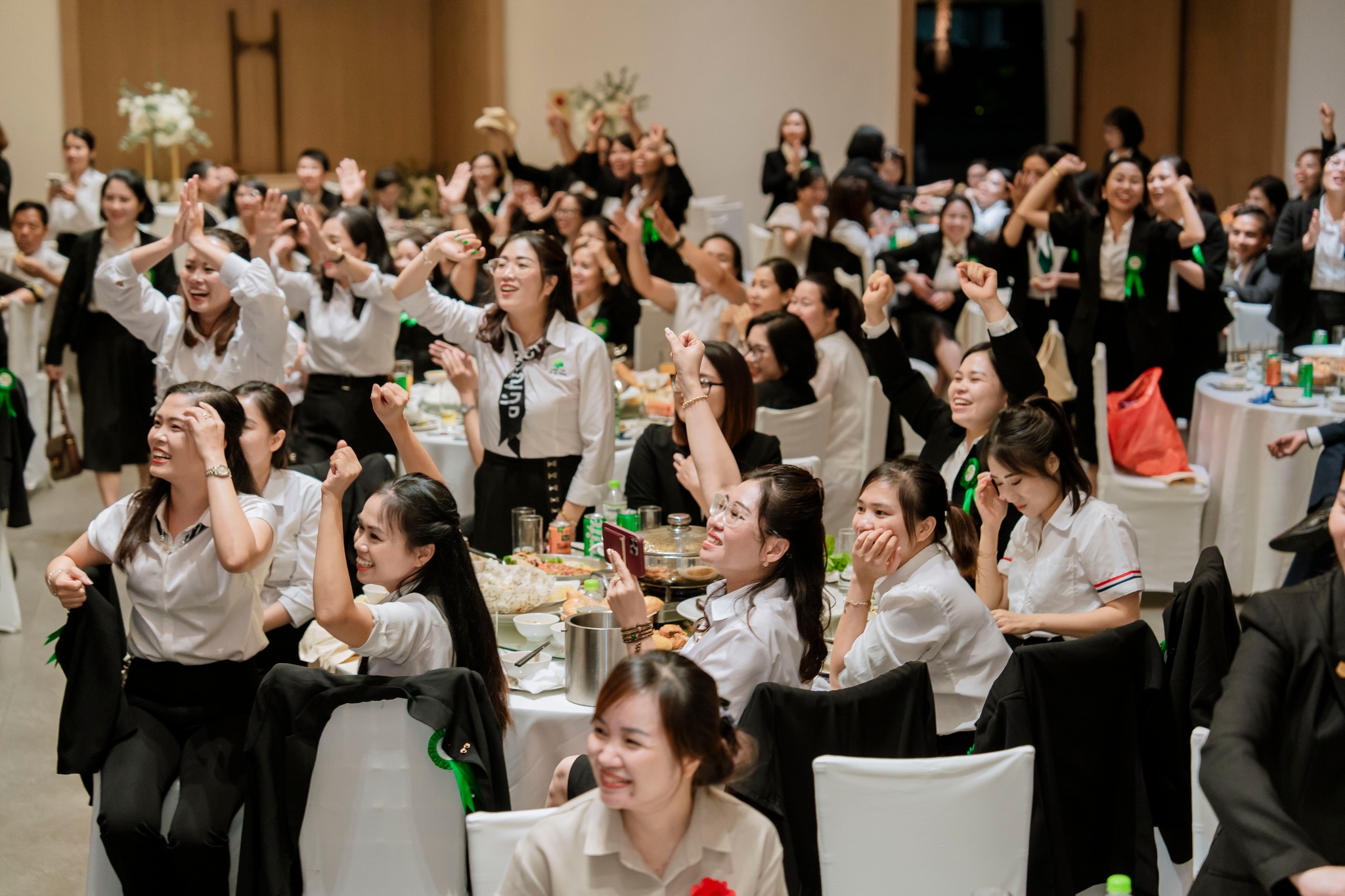 tổ chức tiệc cuối năm