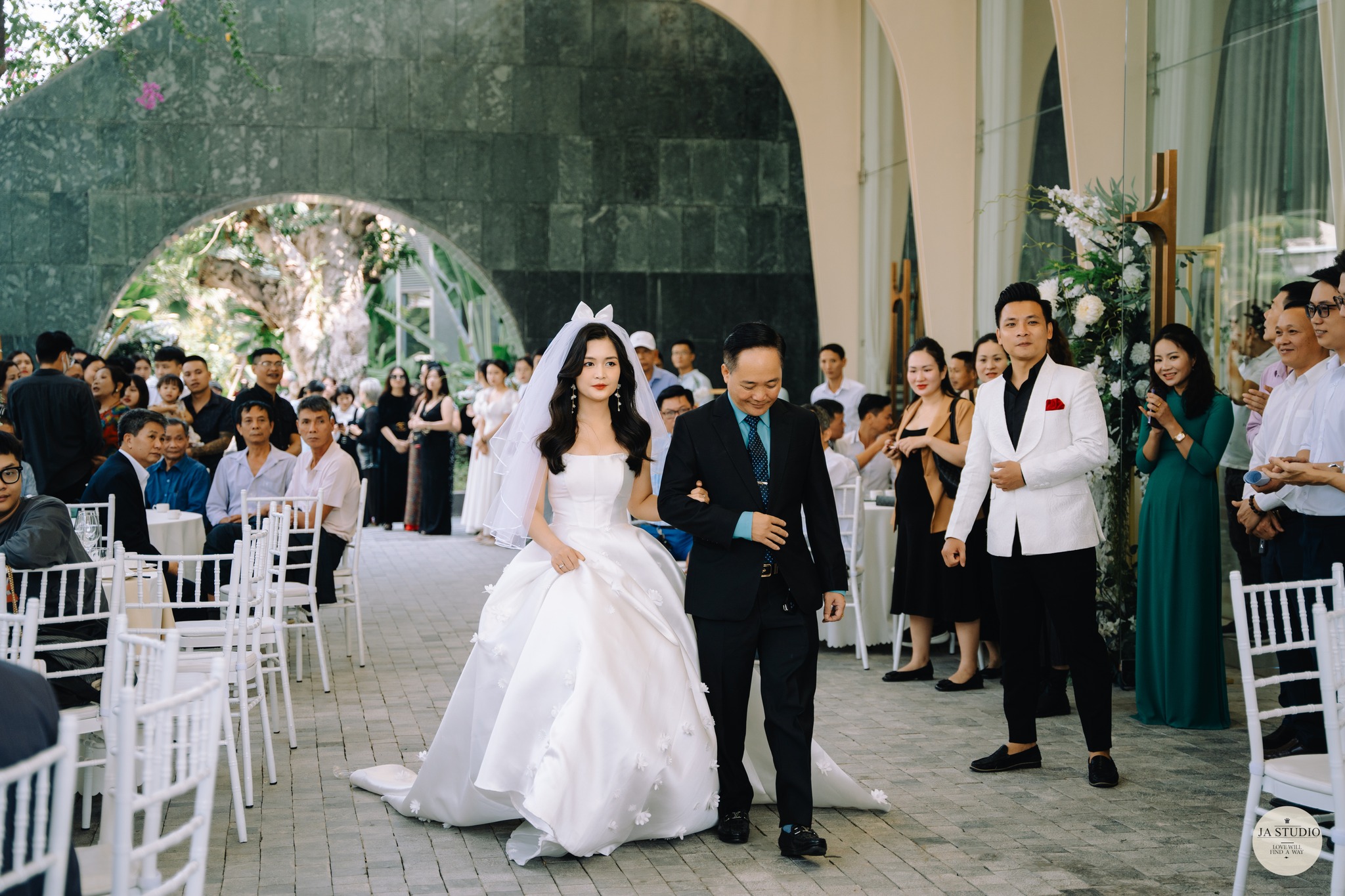 con gái tuổi kim lâu