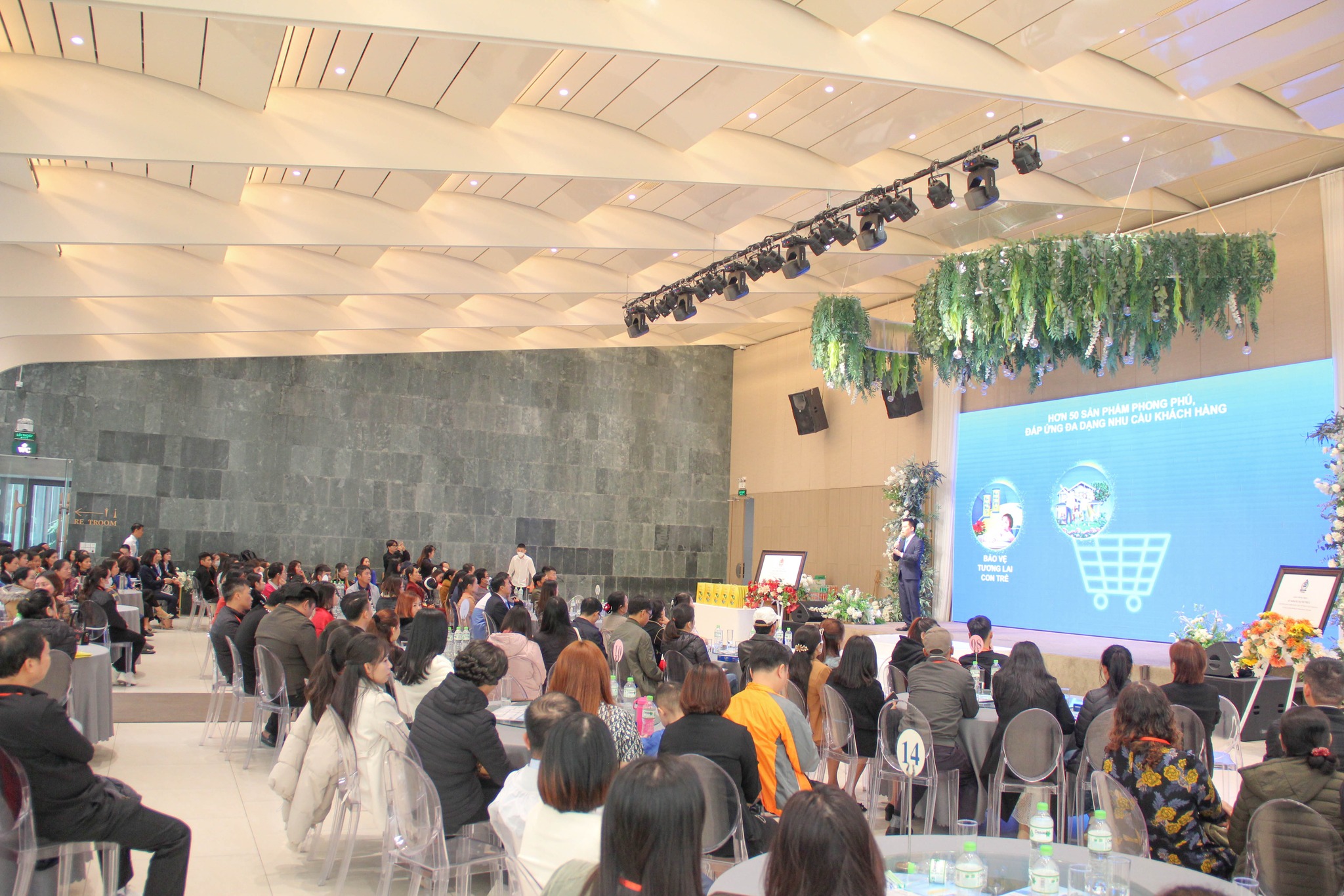 tổ chức hội thảo khách hàng