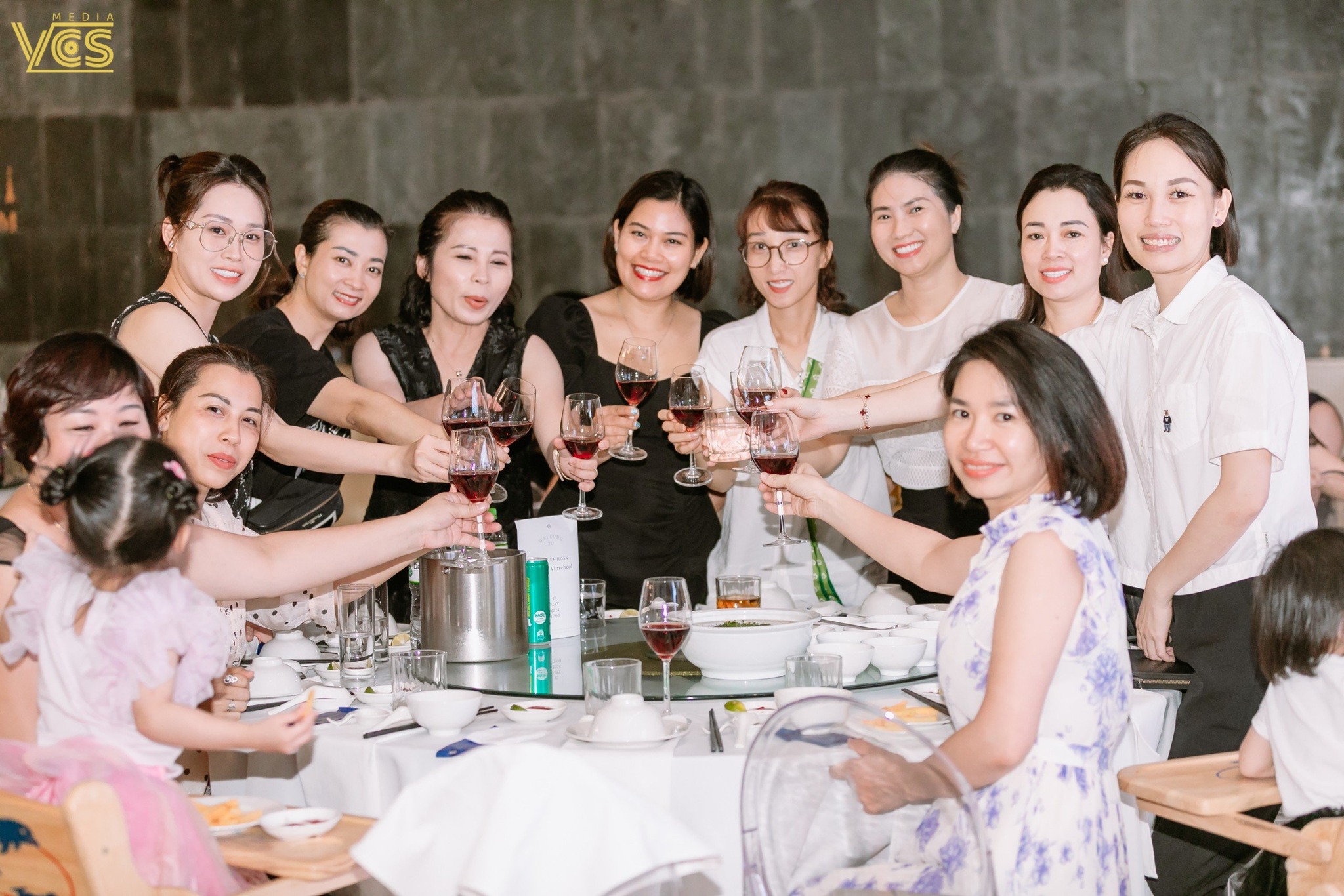 tổ chức tiệc gala dinner