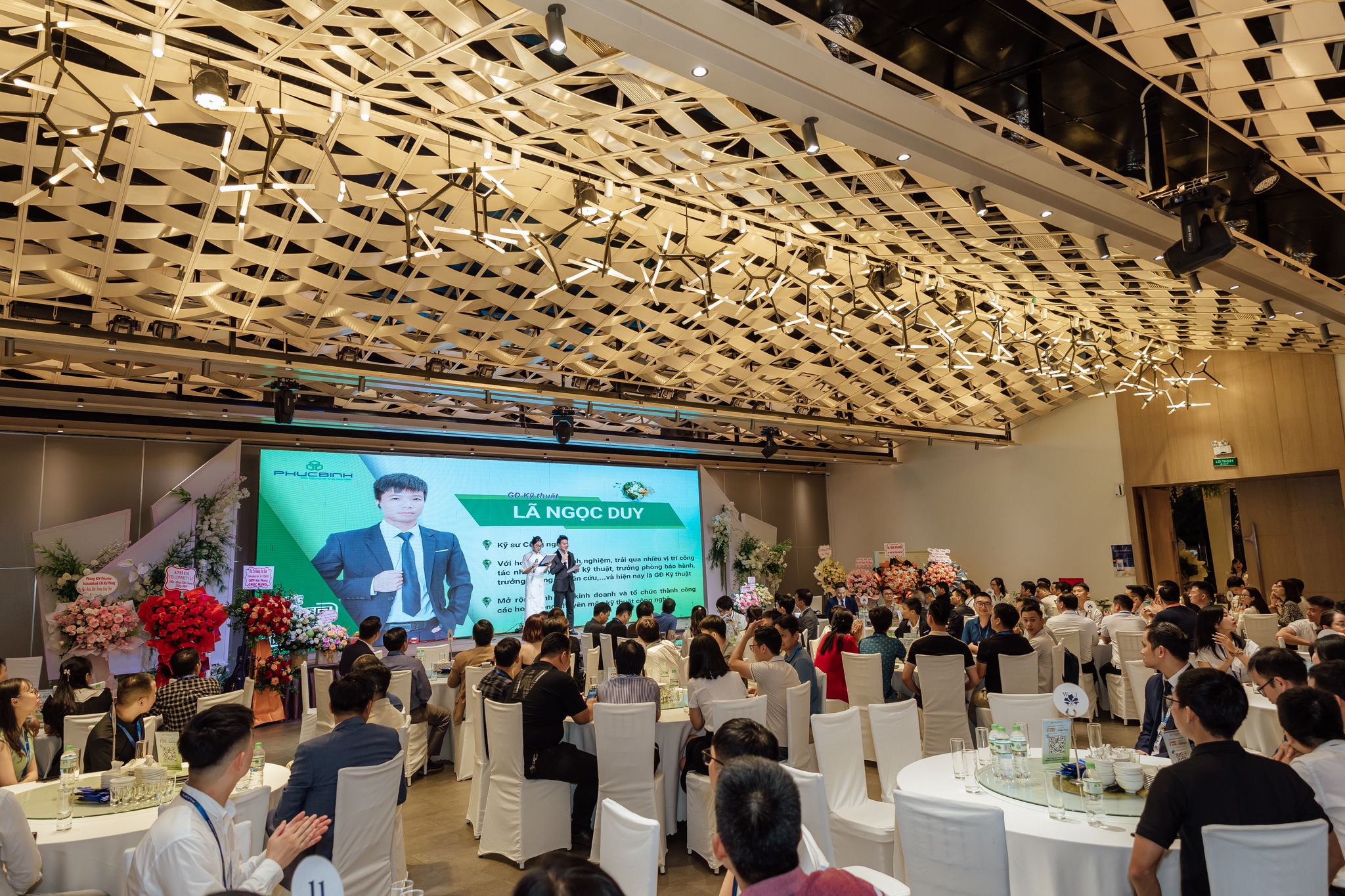 tổ chức hội nghị cuối năm