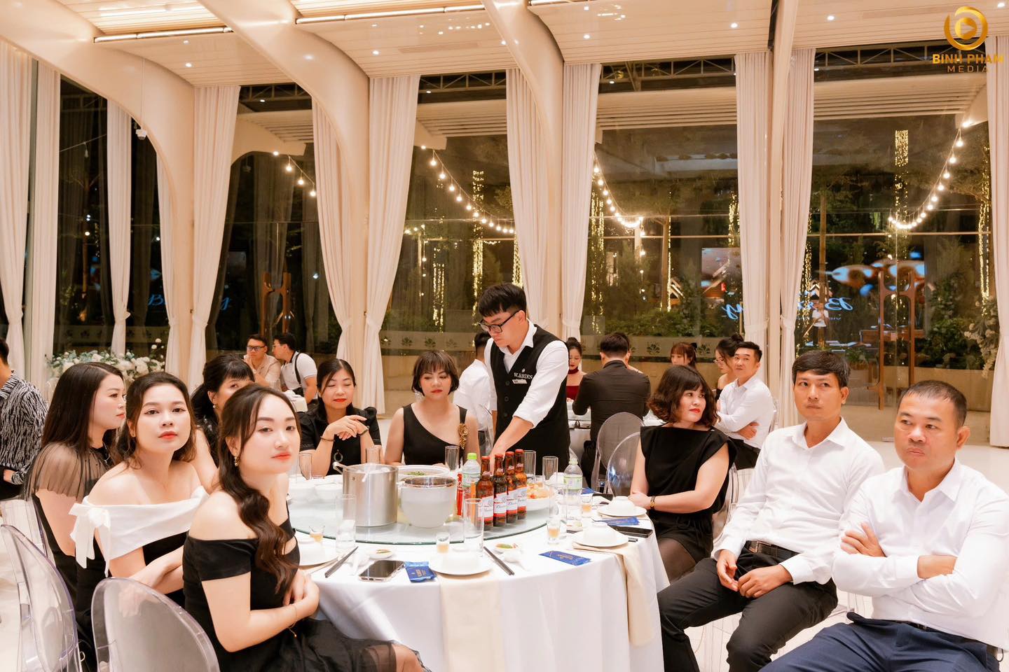 chi phí tổ chức hội nghị khách hàng trọn gói