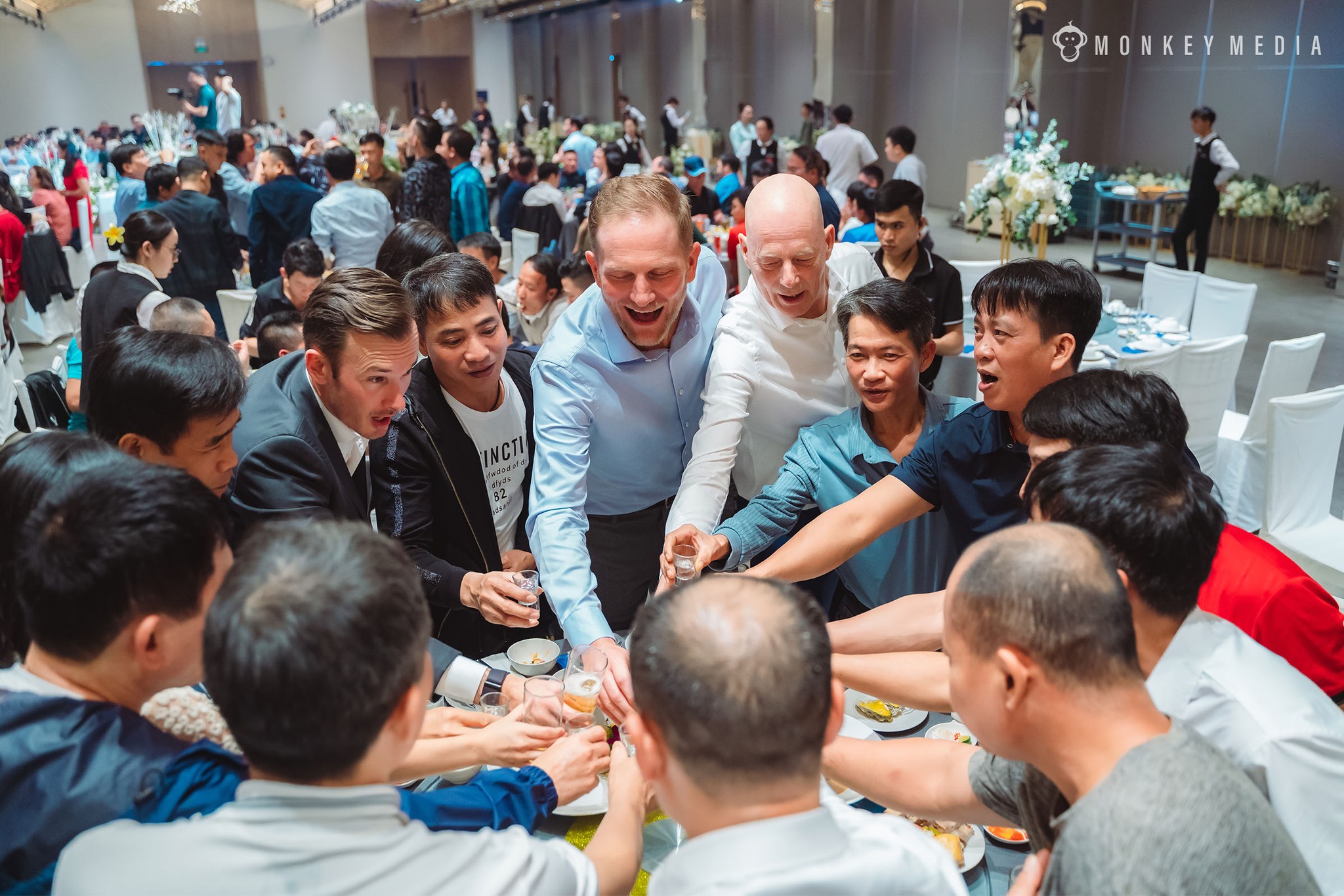 tổ chức tiệc gala dinner