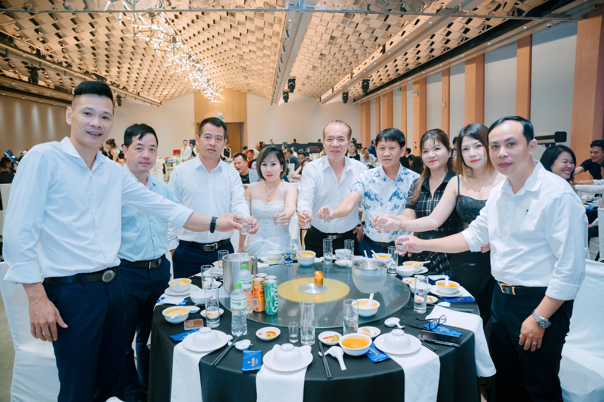 tổ chức tiệc tri ân khách hàng