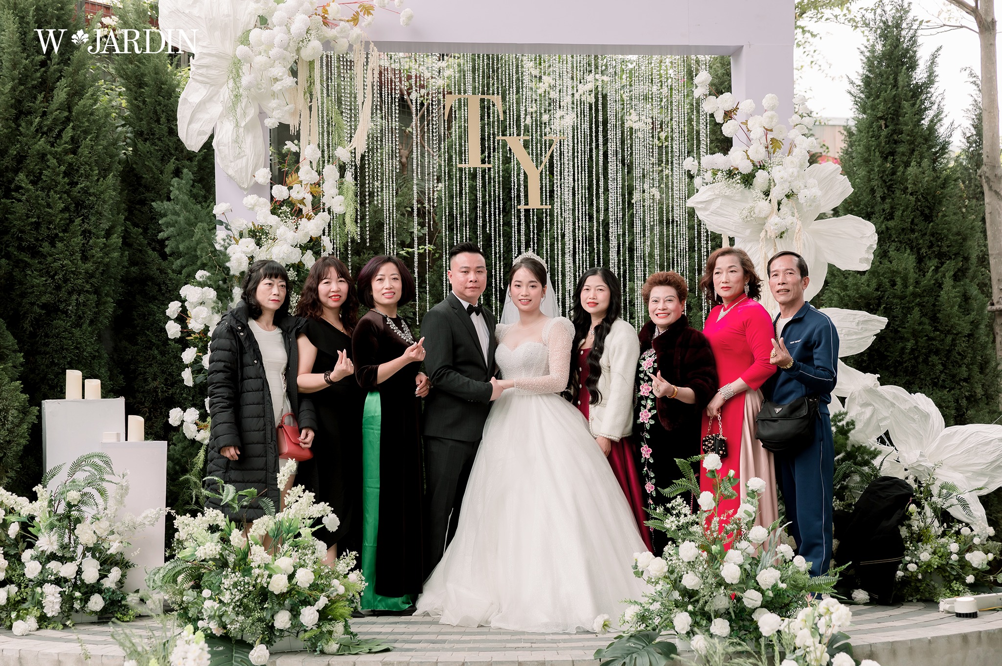 mẫu áo dài mẹ cô dâu sang trọng