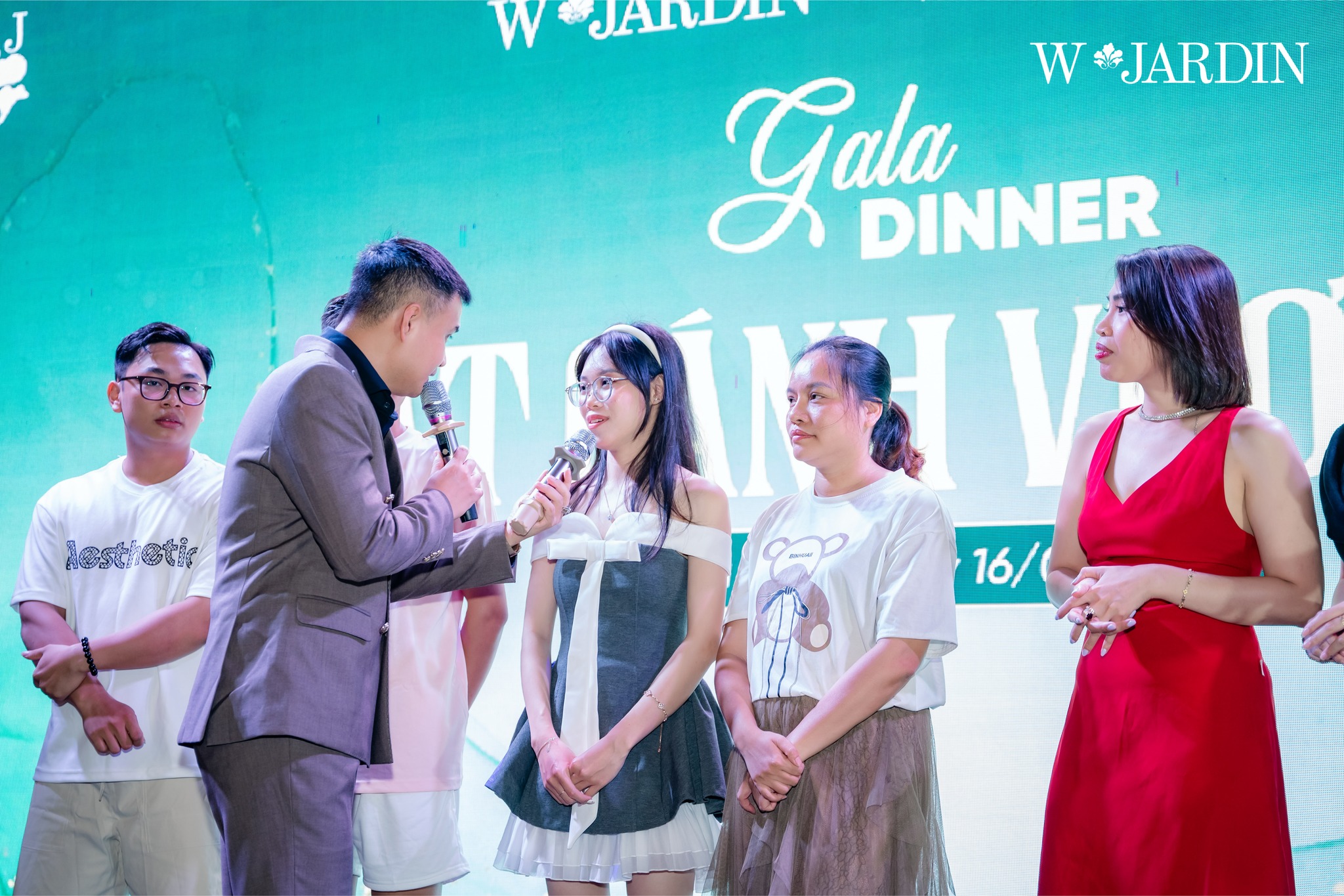 Vai trò của MC trong Gala Dinner và tiêu chí lựa chọn phù hợp