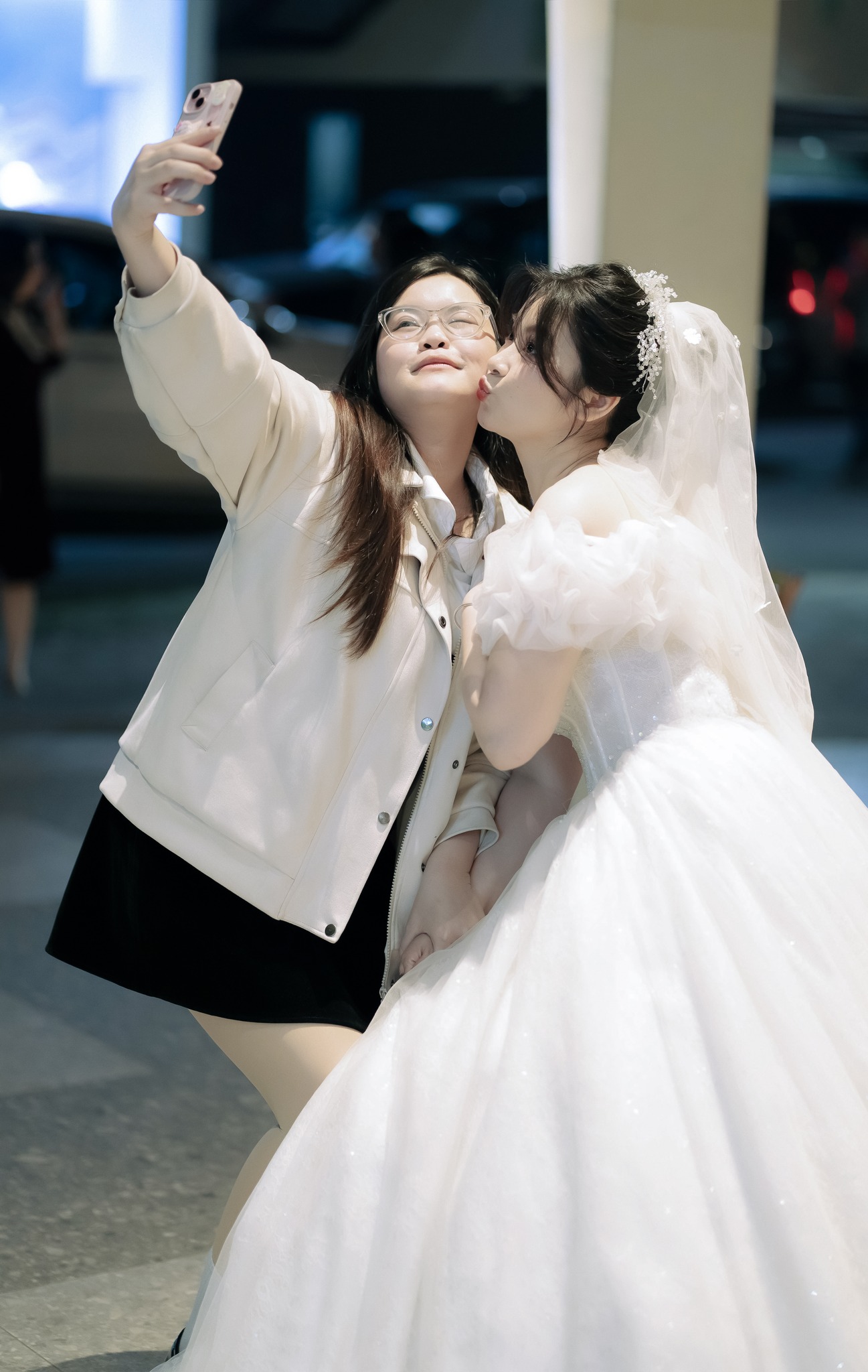 áo khoác lông váy cưới