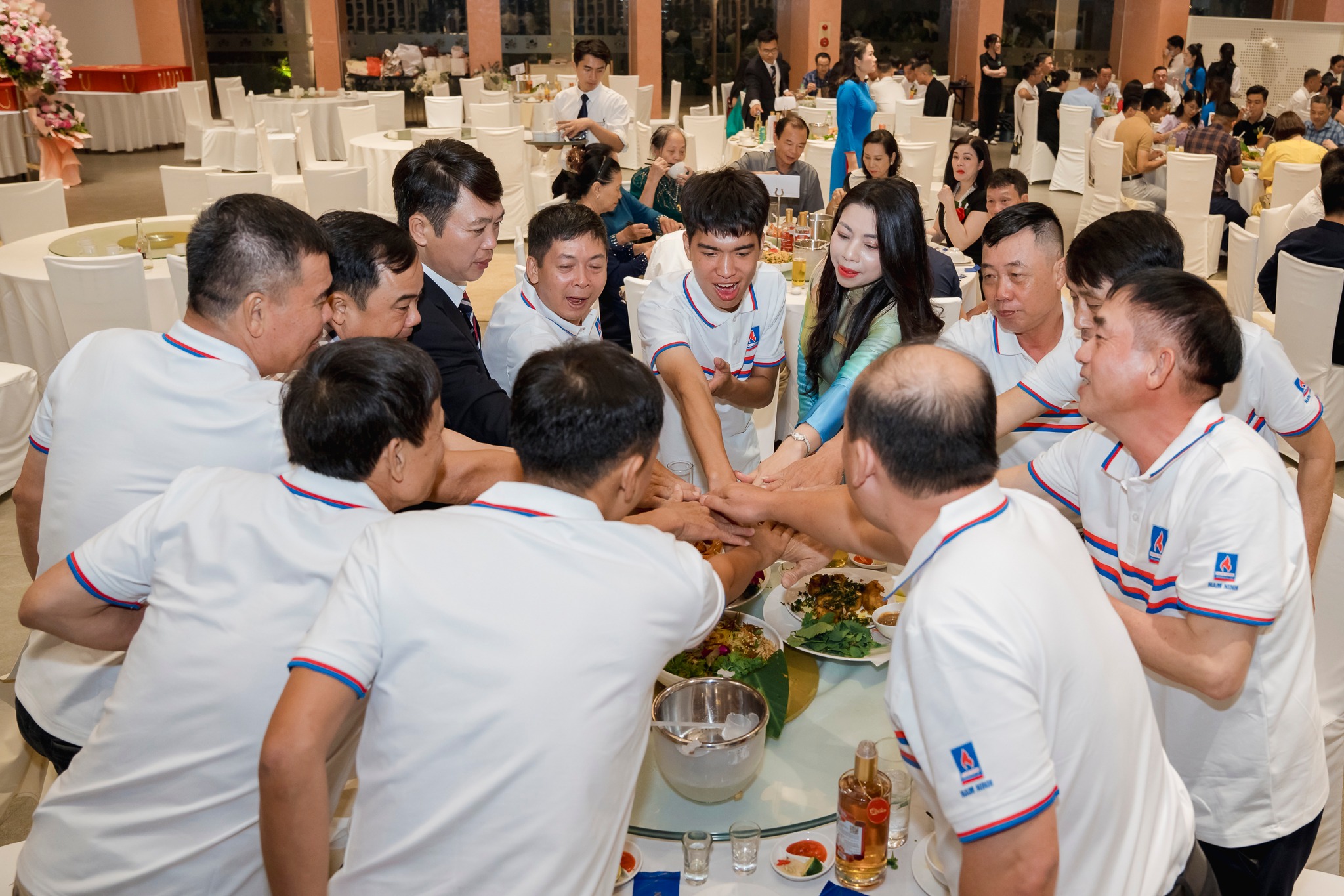 tổ chức tiệc doanh nghiệp