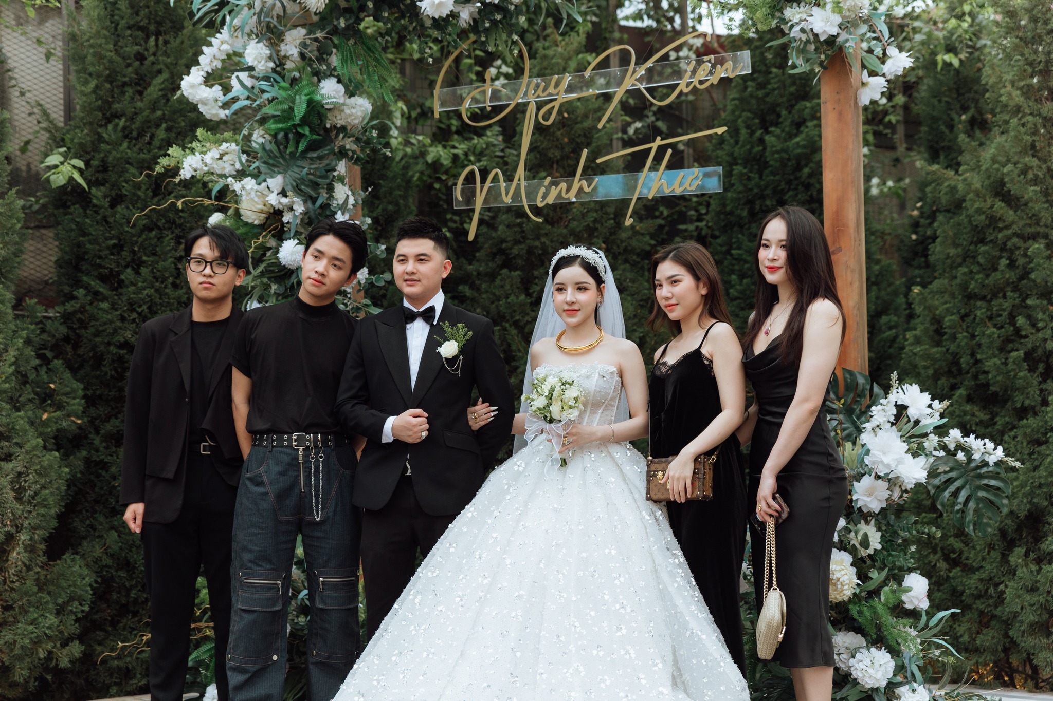 trang trí chữ đám cưới