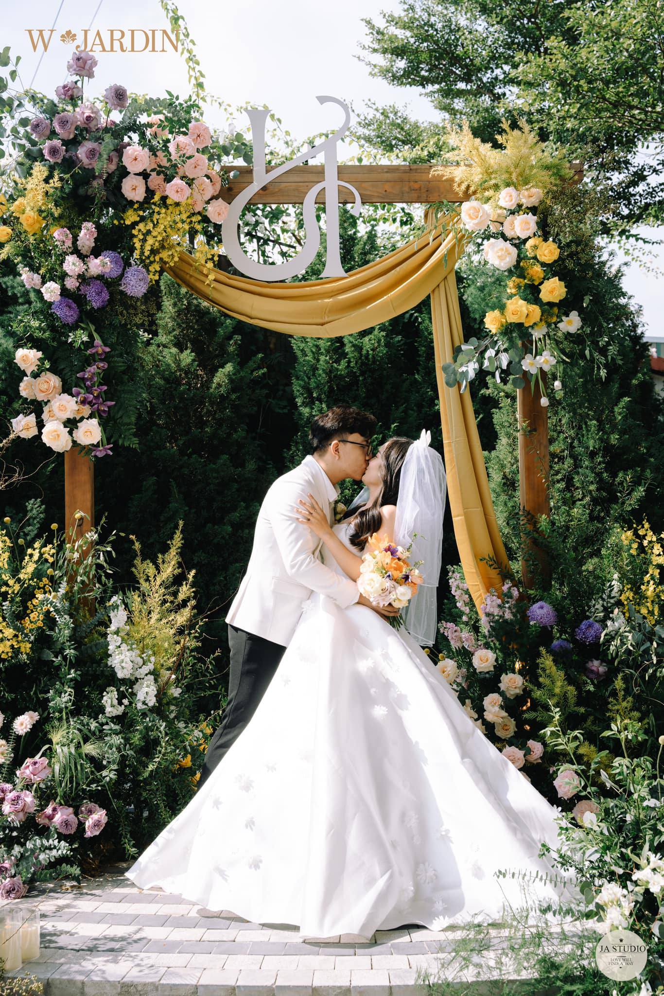 trang trí chữ đám cưới