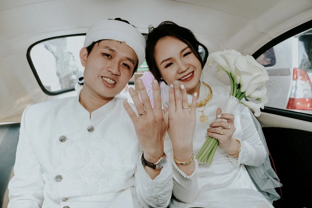 áo dài cô dâu cưới màu trắng