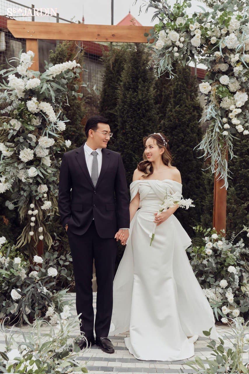 váy cô dâu trễ vai đuôi cá