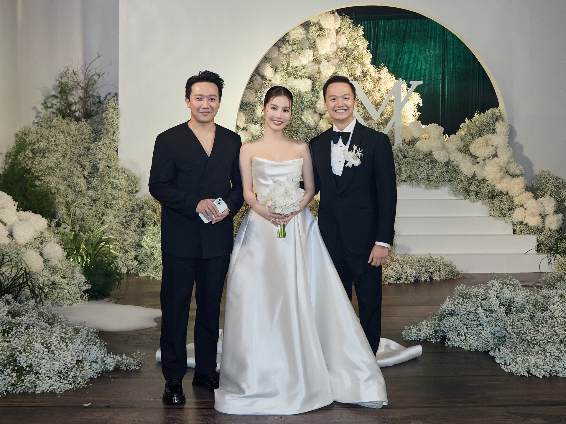 váy cưới cúp ngực