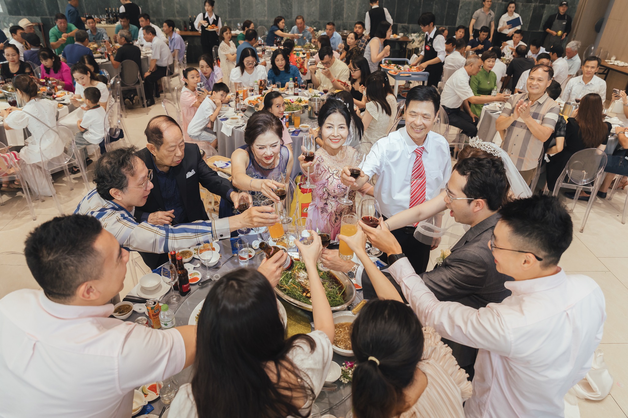 Cách mời cưới sếp tinh tế để không mất lòng cấp trên