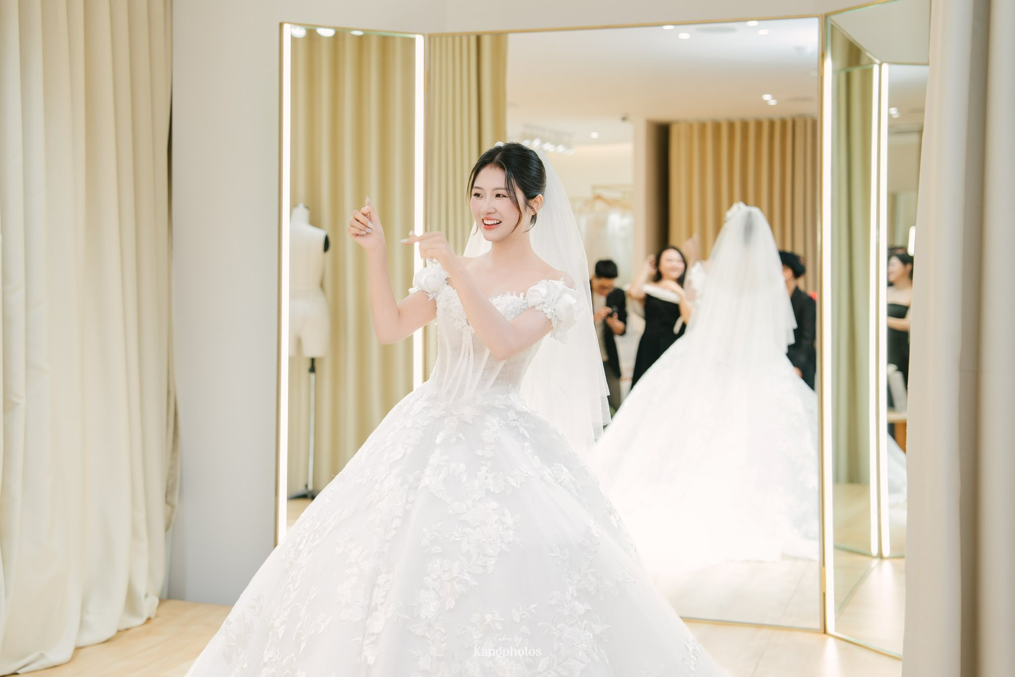 váy cưới trễ vai công chúa