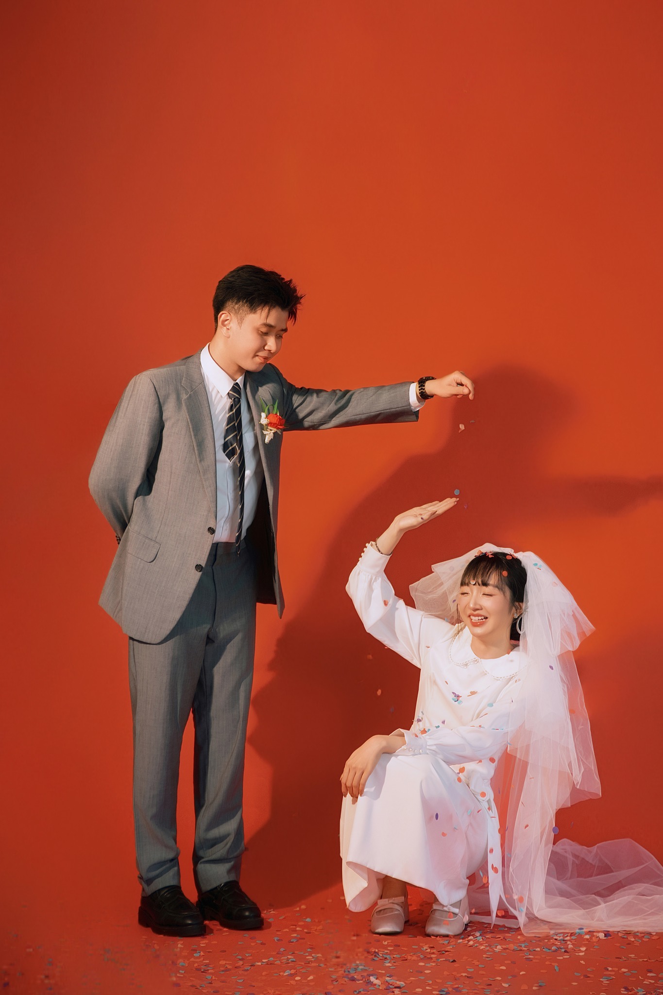 cách treo ảnh cưới phòng ngủ