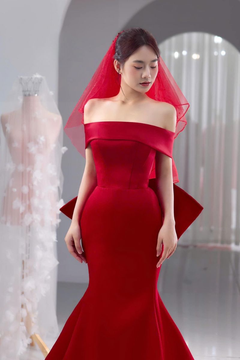 váy cưới đuôi cá đỏ